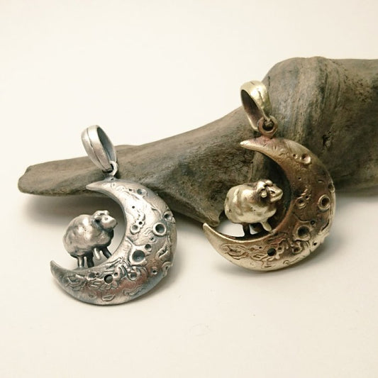 スリーピングムーン*ひつじ-Silver Pendant