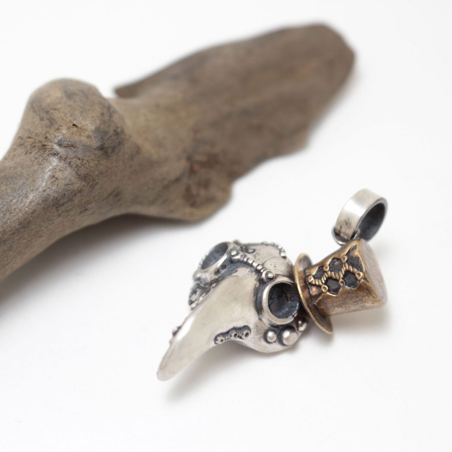 ペストマスクⅡPendant-ドレスコード