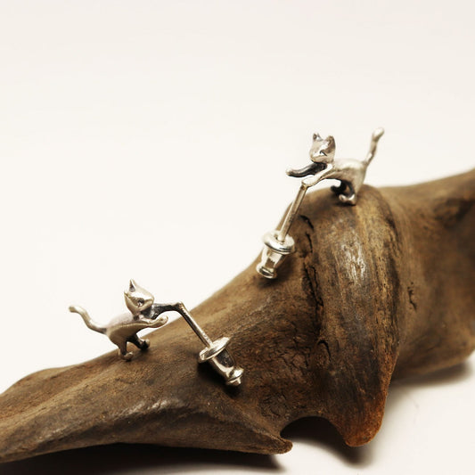 耳じゃれ猫miniピアス-silver