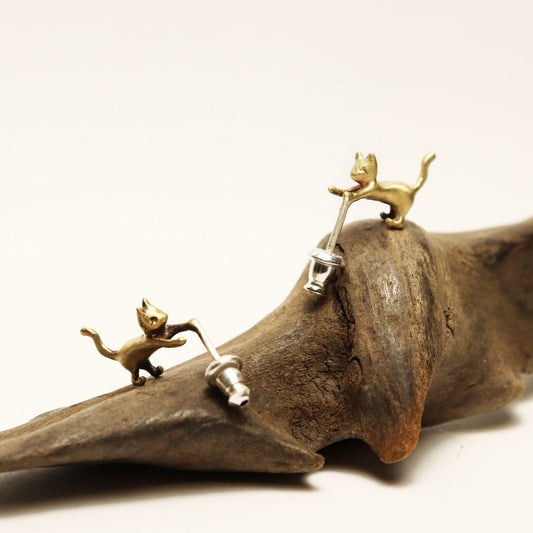 耳じゃれ猫miniピアス-brass