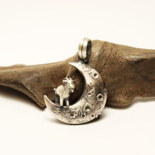 スリーピングムーン*ヤギ-silver