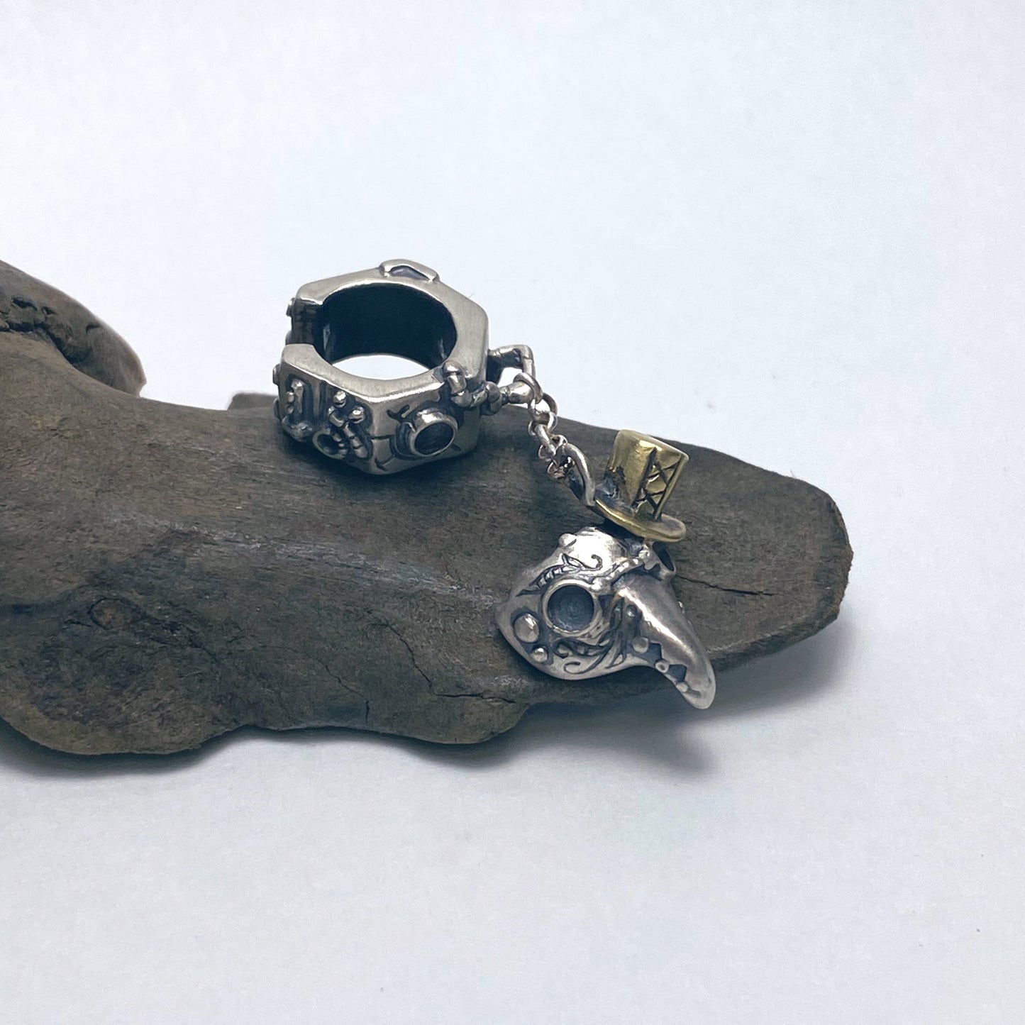 ペストマスクⅡﾊｯﾄｺｰﾃﾞ-六角イヤーカフ