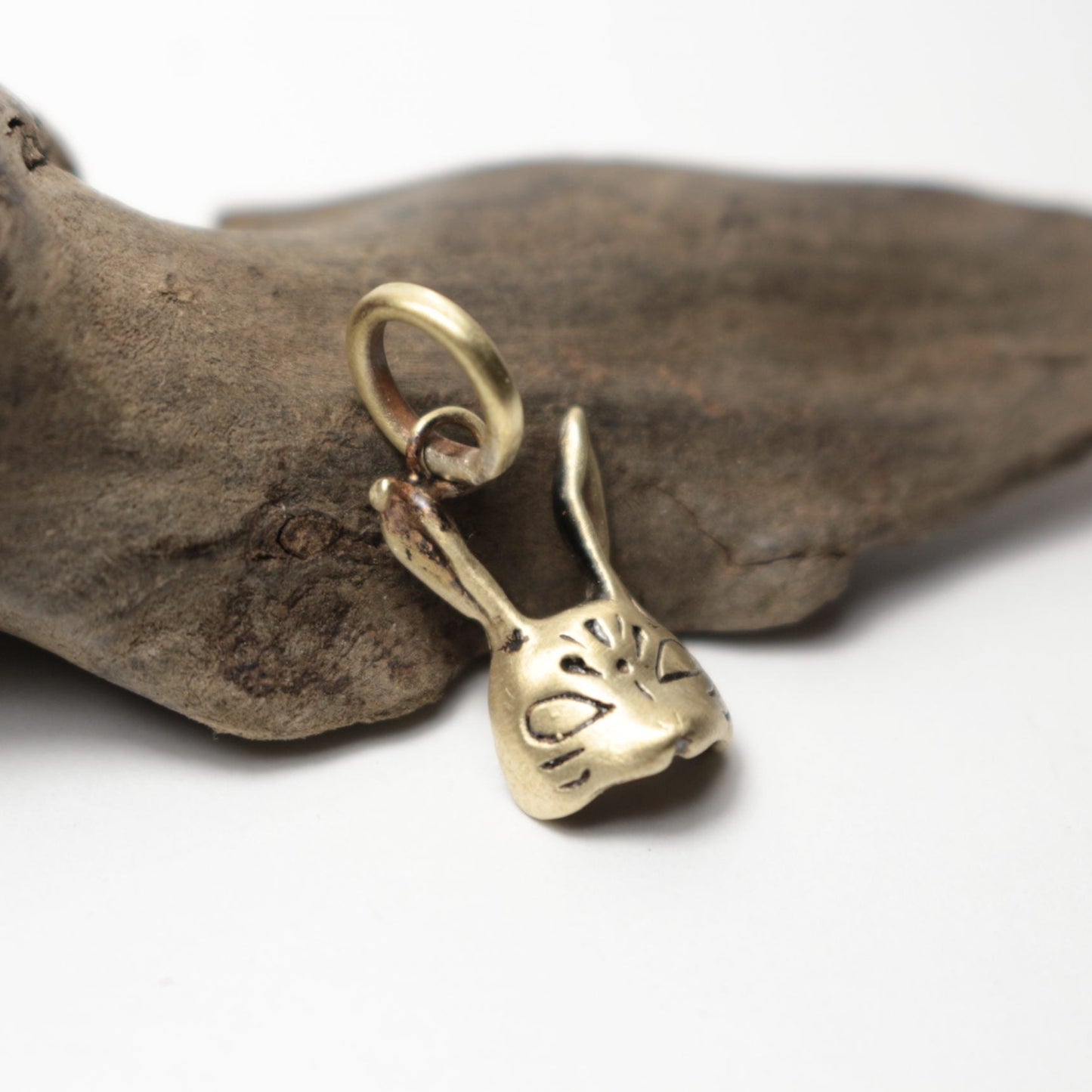 うさぎ面Pendant-Brass