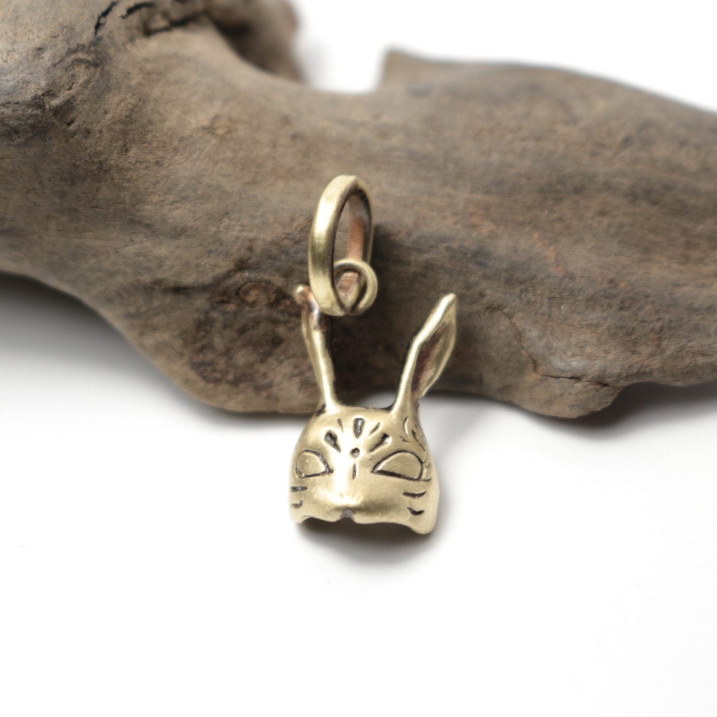 うさぎ面Pendant-Brass