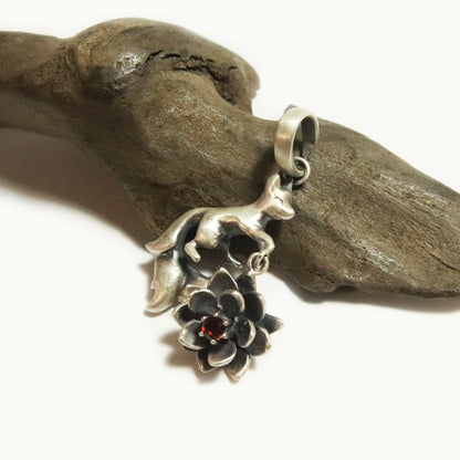 狐＊睡蓮Pendant