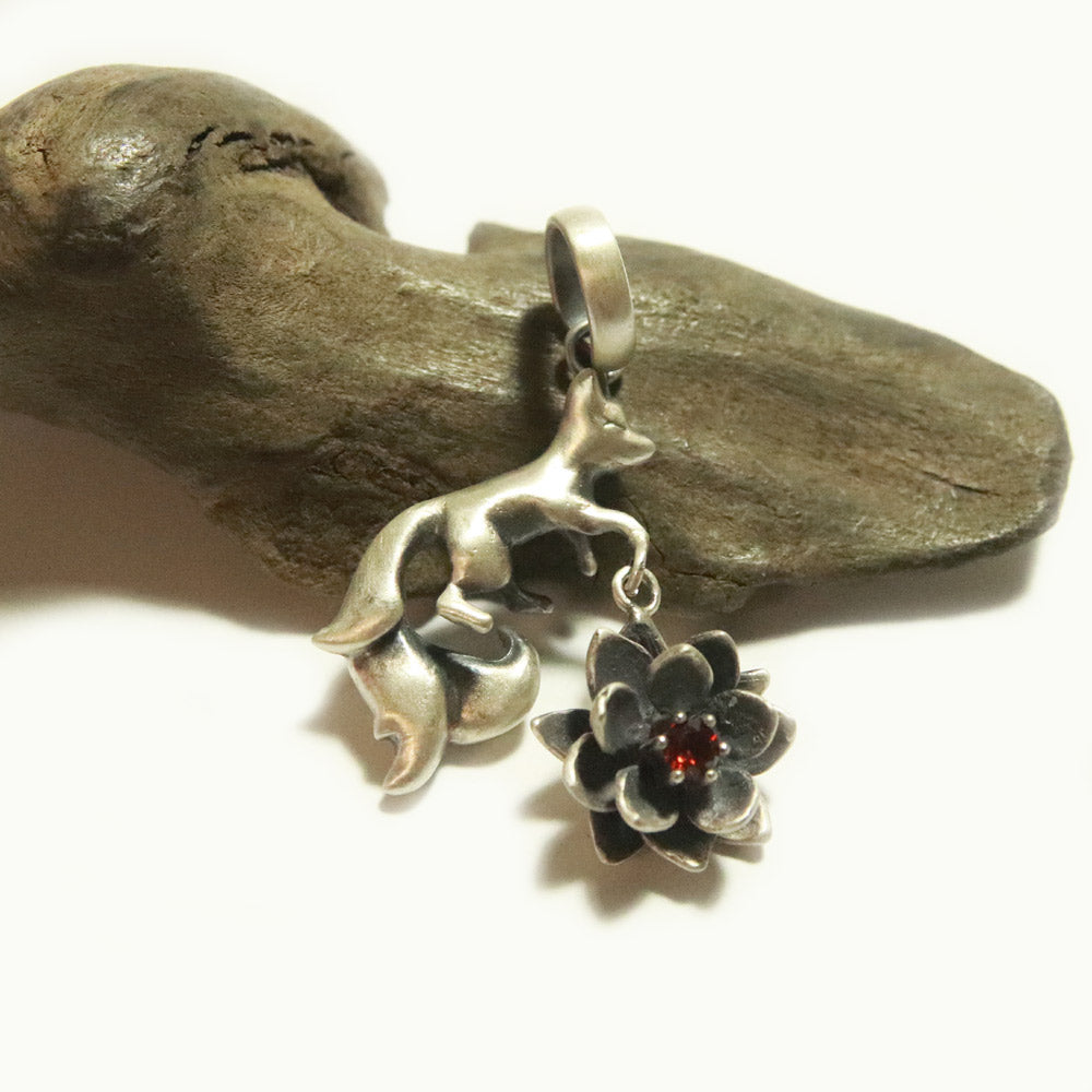 狐＊睡蓮Pendant