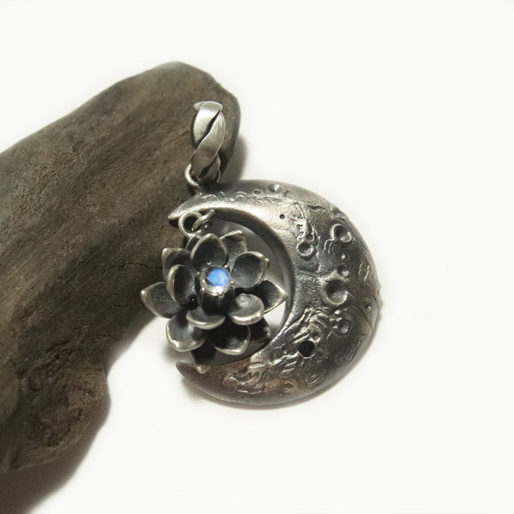 スリーピングムーン＊睡蓮