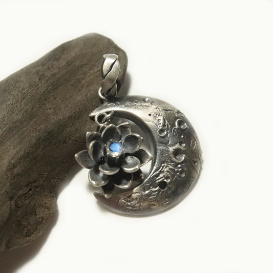 スリーピングムーン＊睡蓮