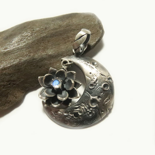 スリーピングムーン＊睡蓮