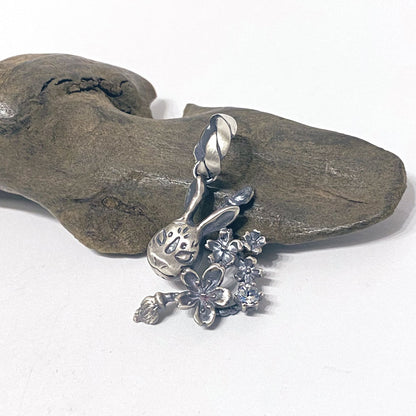 兎面＊桜舞うPendant