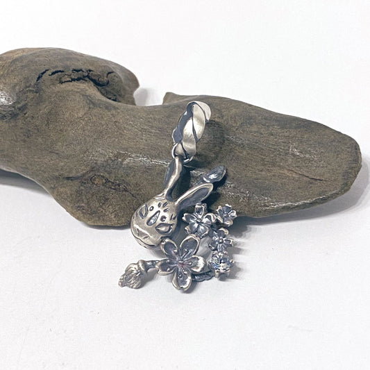 兎面＊桜舞うPendant