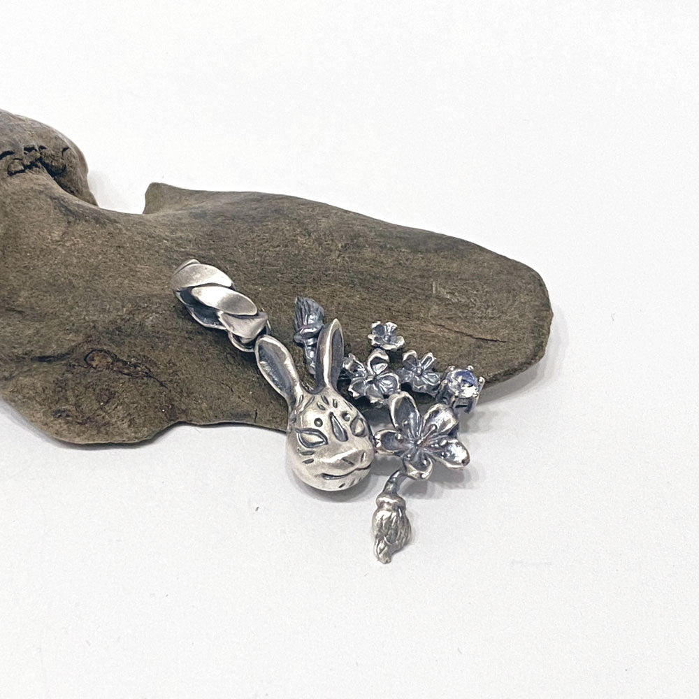 兎面＊桜舞うPendant