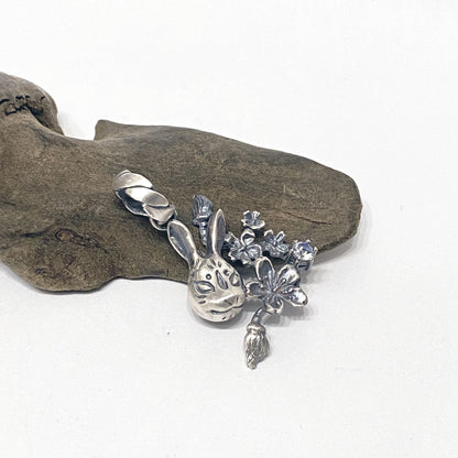 兎面＊桜舞うPendant