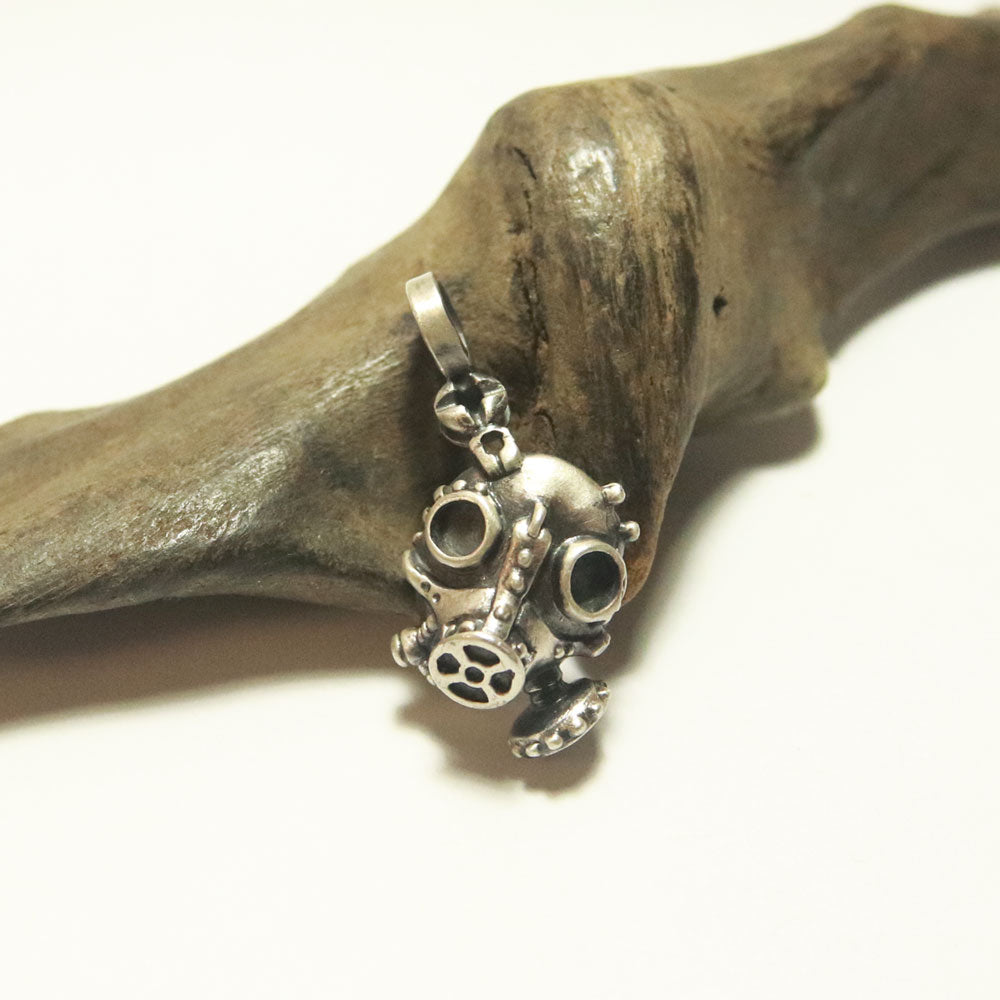 ガスマスク-Pendant-(silver